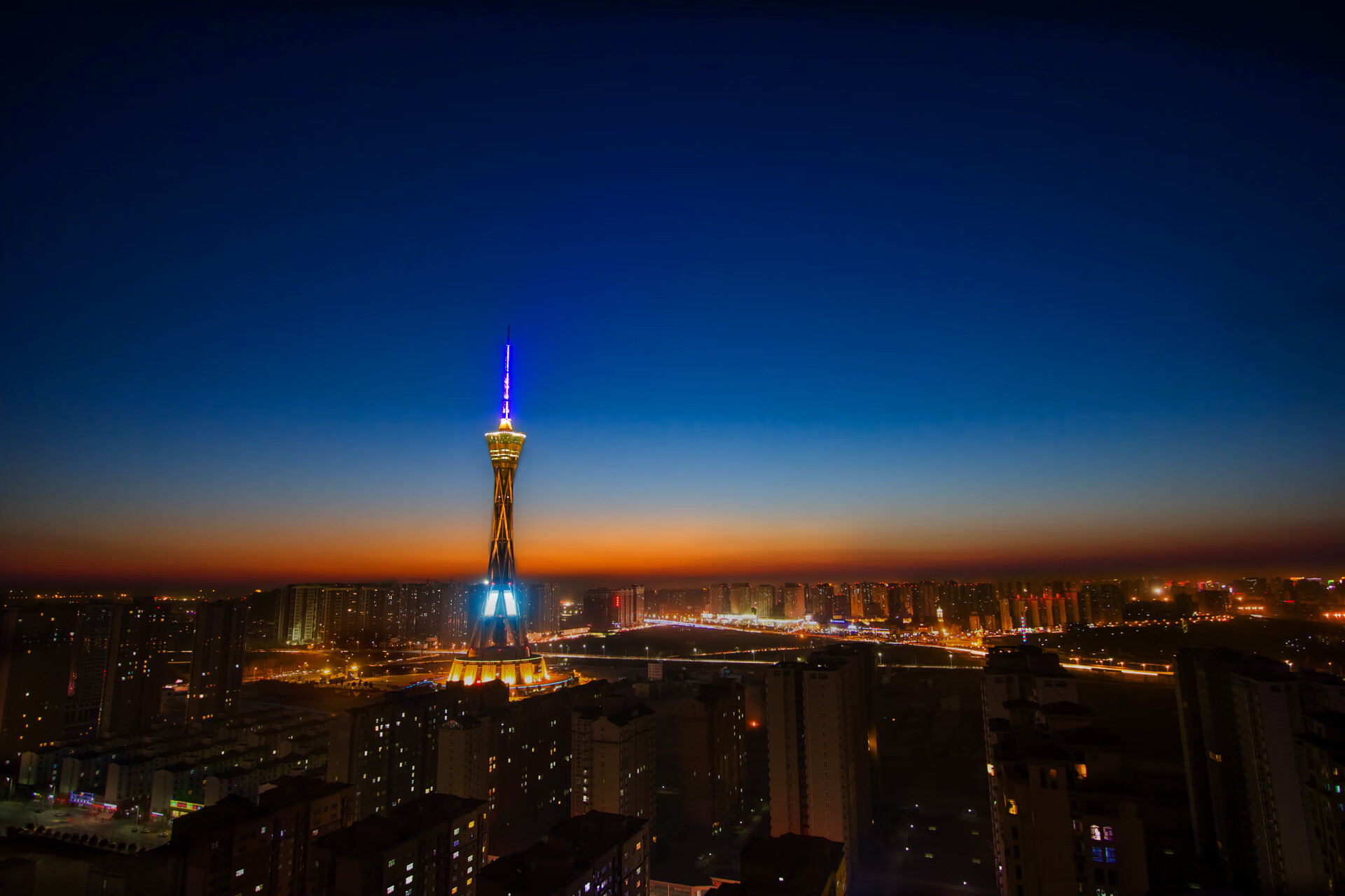 开云·体育官网APP下载-莱昂·马尔尚技术细腻统治200米混合泳赛场